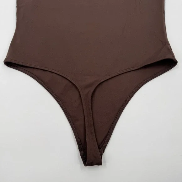 Babaton Contour Crew Neck Sleeveless Bodysuit Dark Brown L Aritzia Coffee - Picture 5 of 7